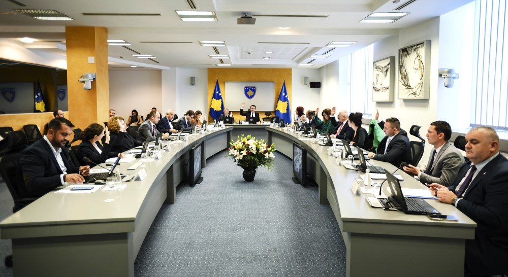 Miratohet projektligji per pagat dhe zyrtaret publike ne Kosove